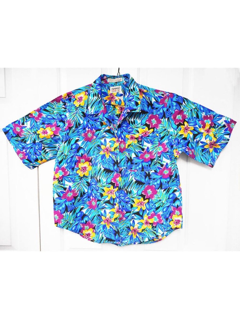 Vintage Bright and Colorful CARRIAGE COURT Button HAWAIIAN Shirt - Womens Large